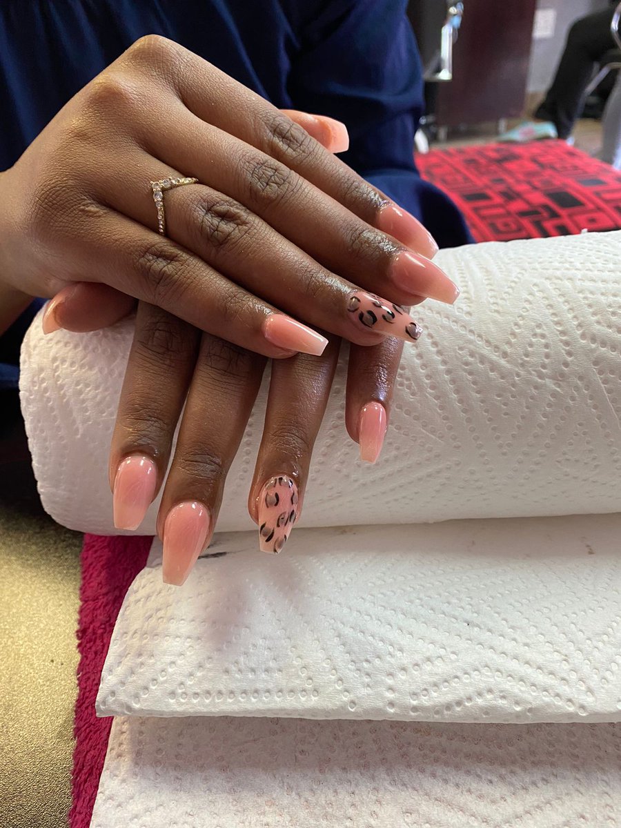 NobuNcubee's tweet photo. #BBMzansi . I do nails in kempton park.
Acrylic plain colour  R 200
Gel with tips R220
Gel overaly    R150
Acrylic overlay R150
Art 10 - 30rand
I am located at kempton square opposite meat spot and smapl shoprite.

My number is 0680370351 https://t.co/iyzuwBiwVU