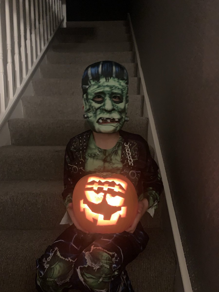 AliMackie4's tweet photo. Archie Mackie’s (c7) fearful Frankenstein pumpkin to match his Halloween outfit! @ArchibaldFirst #AFSpumpkin https://t.co/NYSy0HycLz
