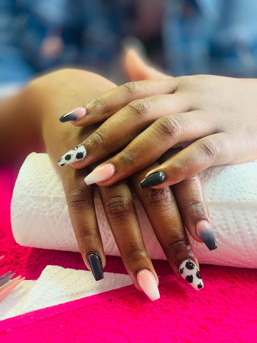 NobuNcubee's tweet photo. #BBMzansi . I do nails in kempton park.
Acrylic plain colour  R 200
Gel with tips R220
Gel overaly    R150
Acrylic overlay R150
Art 10 - 30rand
I am located at kempton square opposite meat spot and smapl shoprite.

My number is 0680370351 https://t.co/iyzuwBiwVU