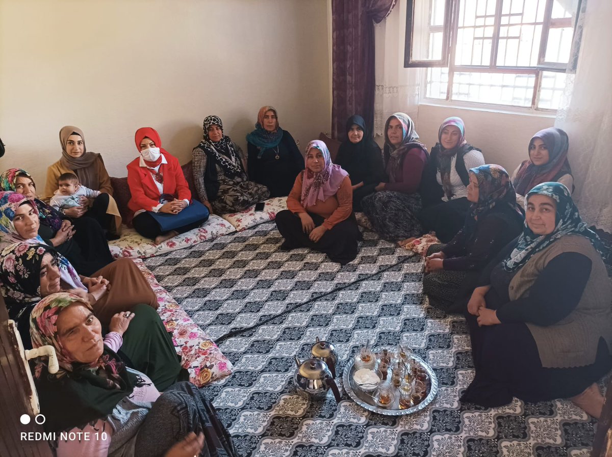 63MeralKaya's tweet photo. Tevazu, samimiyet ve gayretle gönüllere girmek için kapı kapı dolaşıyoruz, dinliyoruz, anlatıyoruz.
'Nerede Kalmıştık'projesini anlatmak ve Üye Çalışmaları için kadınlarımızla bir araya geldik.

 Bizleri evlerinde ağırladıkları için teşekkür ederim. https://t.co/dPYqzOP7yc