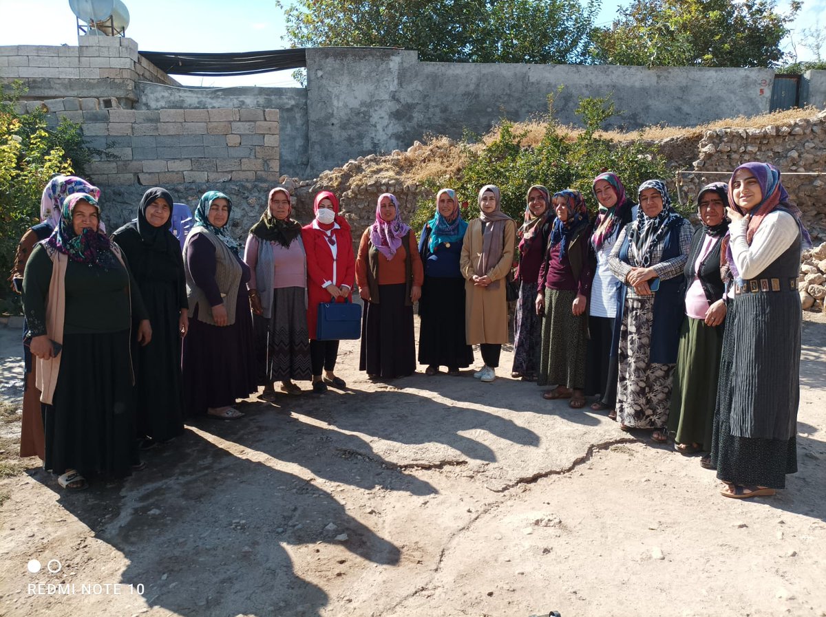 63MeralKaya's tweet photo. Tevazu, samimiyet ve gayretle gönüllere girmek için kapı kapı dolaşıyoruz, dinliyoruz, anlatıyoruz.
'Nerede Kalmıştık'projesini anlatmak ve Üye Çalışmaları için kadınlarımızla bir araya geldik.

 Bizleri evlerinde ağırladıkları için teşekkür ederim. https://t.co/dPYqzOP7yc
