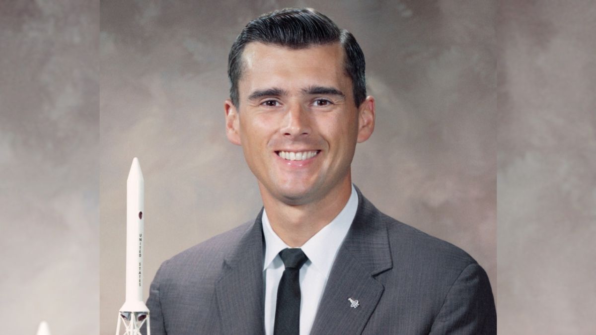 SPACEdotcom's tweet photo. Roger Chaffee: Engineer, aviator and Apollo 1 astronaut https://t.co/5IcdivmK7e https://t.co/rUOUHzCJBs