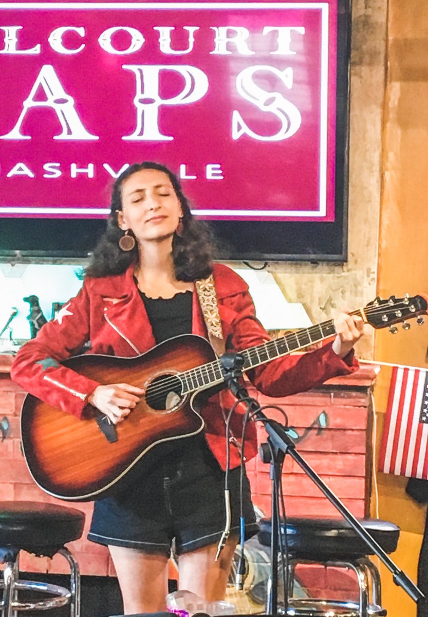 It's always such a pleasure to play @BelcourtTaps ! Nashville, you have my heart 🖤#nashville #singersongwriter #belcourttaps #nashvillevenue