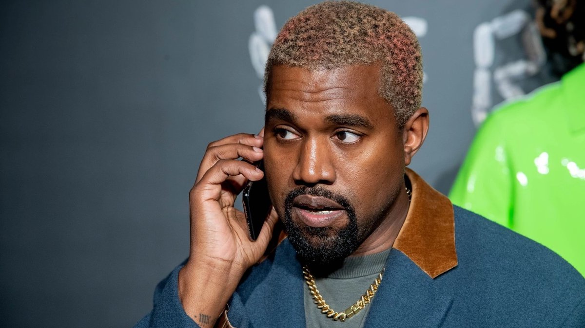 Kanye West is now officially 'Ye' npr.org/2021/10/19/104…