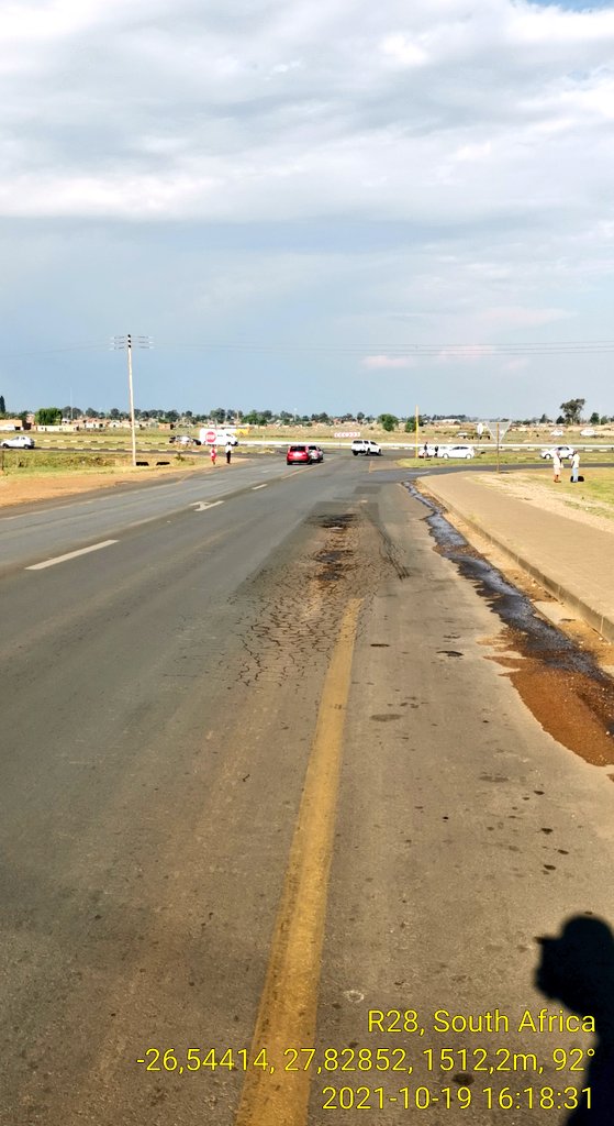 GTP_Traffstats's tweet photo. @GPDRT_ Please repair R28 Randfontein road close to R553 Golden Highway (near Sonderwater / Beverly Hills)
This road was rehabilitated / improved +-April 2019 and already has many surface failures from R553 all the way to N12 Westonaria.
#CrashRisks
@gautenghotline https://t.co/noKezmfRZ6