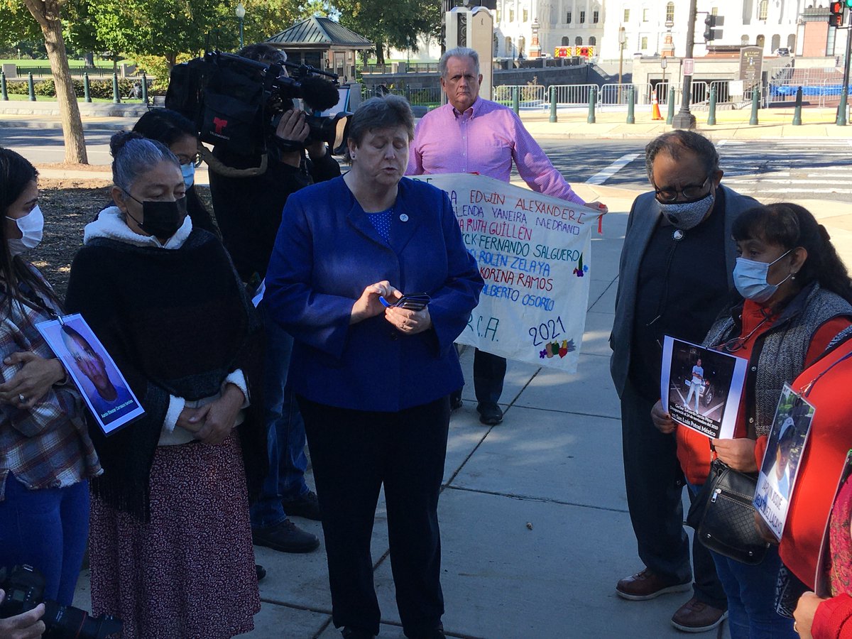 PaxChristiUSA's tweet photo. Speakers at the press event outside the US Capitol with the Caravan of Mothers of Disappeared Migrants w @RepRaulGrijalva
@MigrantRoots
@PPEsperanza
@SistersofMercy
@MMMesoamericano
#UntilWeFindThem
#HastaEncontrarles https://t.co/Gn9wdvGMX5
