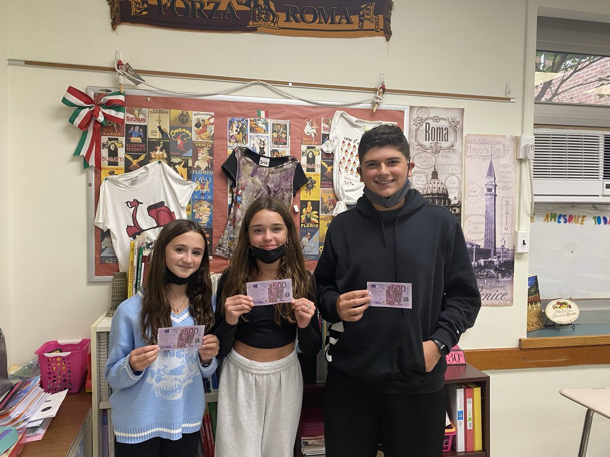 ProfRossetti's tweet photo. For last weeks edition of ‘venerdì vincente’ for #ItalianHeritageMonth, the students guessed how much money is thrown in the Trevi Fountain each day in Rome. What are your guesses? @WTClarkeMS https://t.co/S7Q1MdXZS4