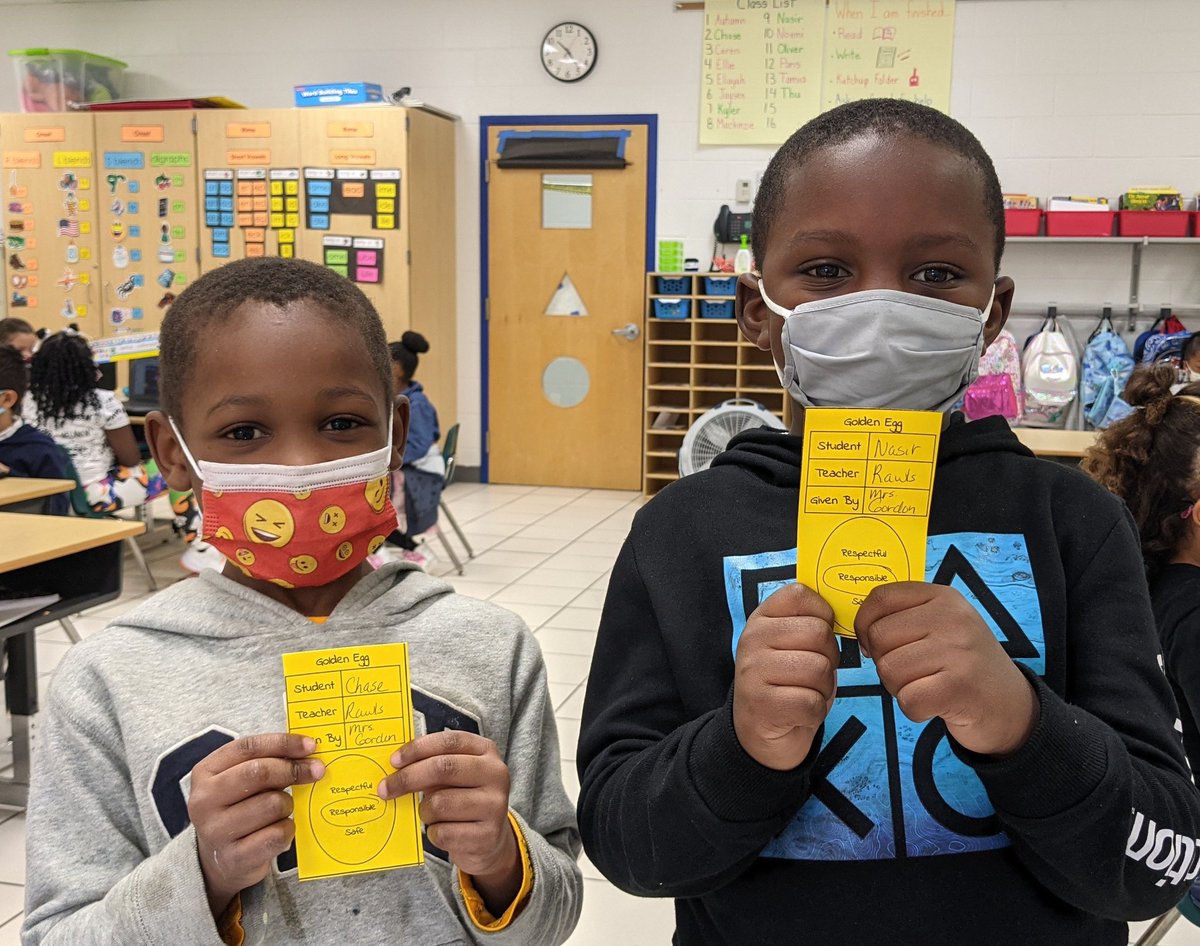 BeckyRawls18's tweet photo. Our first two Golden Egg recipients! They were so excited! #learningtofly @kjdrosinos @B4wdfocused @VBTitleI @DSELibrary @dspringses https://t.co/Uy6diNr9hk