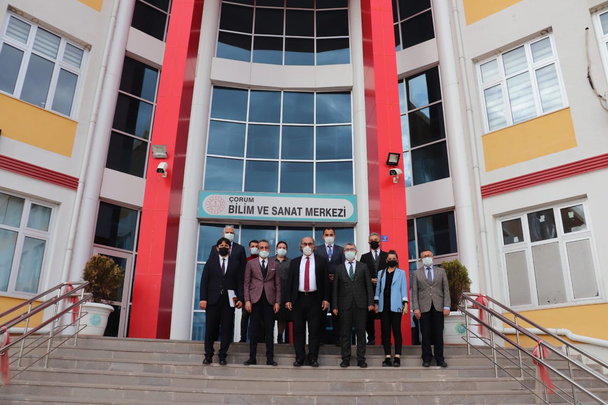 Corum19MEM's tweet photo. Özel Eğitim ve Rehberlik Hizmetleri Genel Müdürü @mehmetnezirg ve İl Müdürümüz @abdullah_kodek  Bilim ve Sanat Merkezini ziyaret ederek öğretmen ve öğrencilerimiz ile bir araya geldiler. https://t.co/GK4eKGpk2w