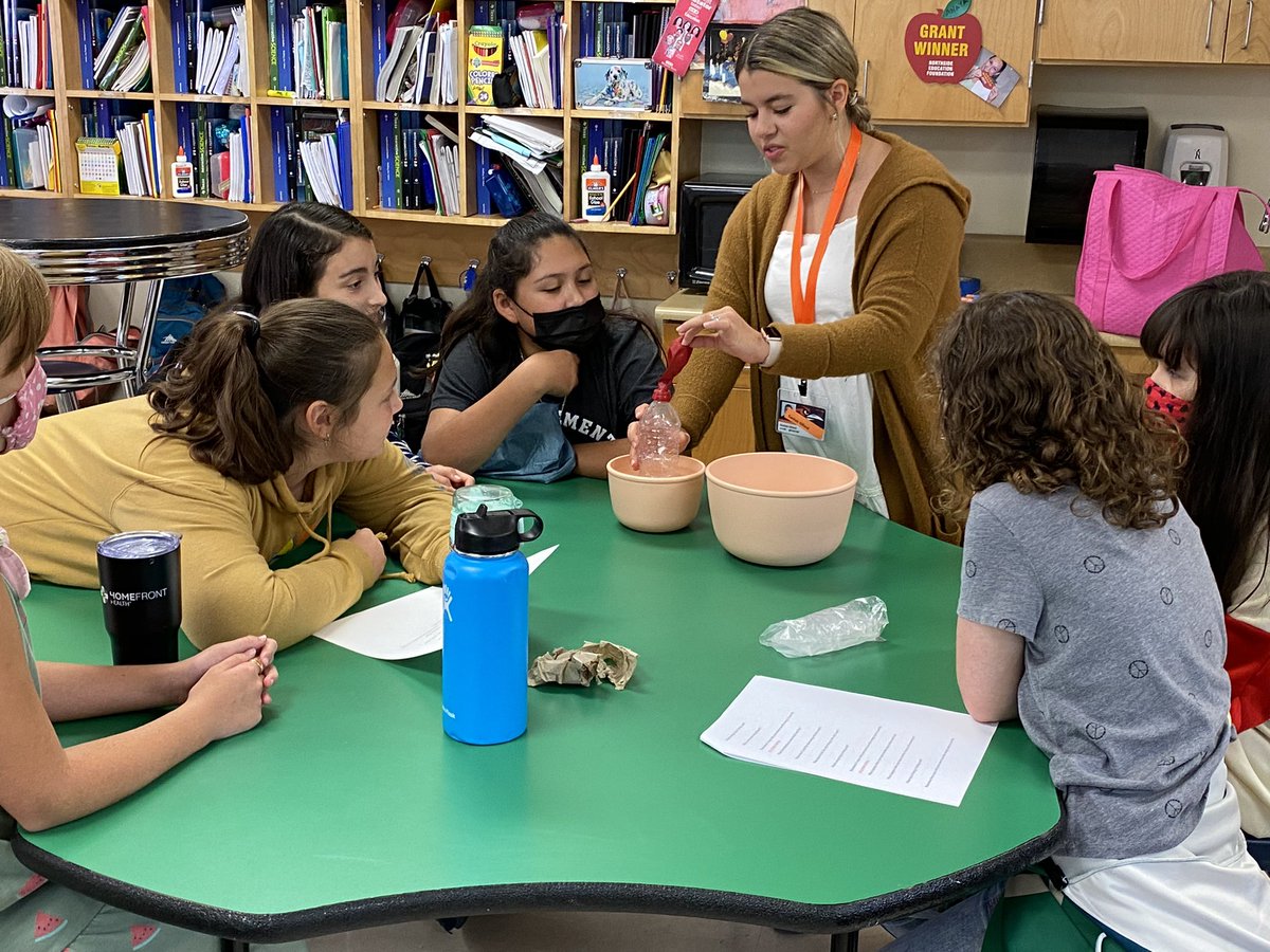 KuentzLeaders's tweet photo. MELTS review with our two amazing @UTeachSA students from @UTSA #BirdsUp #UTeachSA https://t.co/1d5EGztaCq