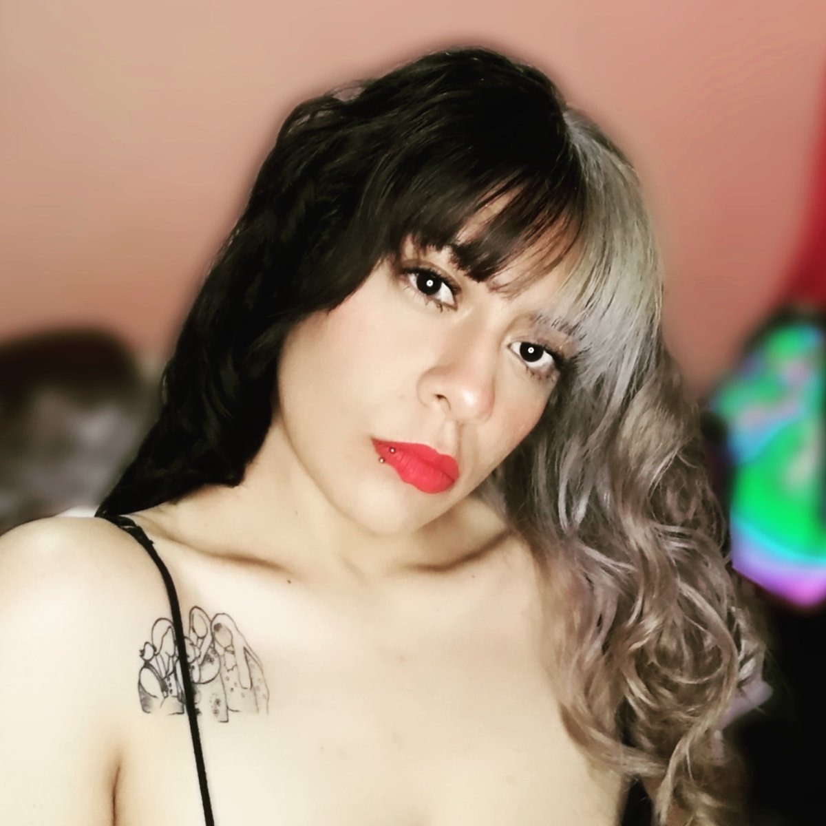 EugeeISL's tweet photo. #NuevaFotoDePerfil
Estoy divina y la que soporrrrrte. 💋 https://t.co/Mcu6VbJ0RK