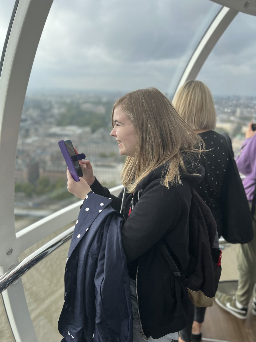 EA_expressive's tweet image. Some fantastic views of London on @TheLondonEye Now for a walk and tour through some iconic London locations. @elizabethanac