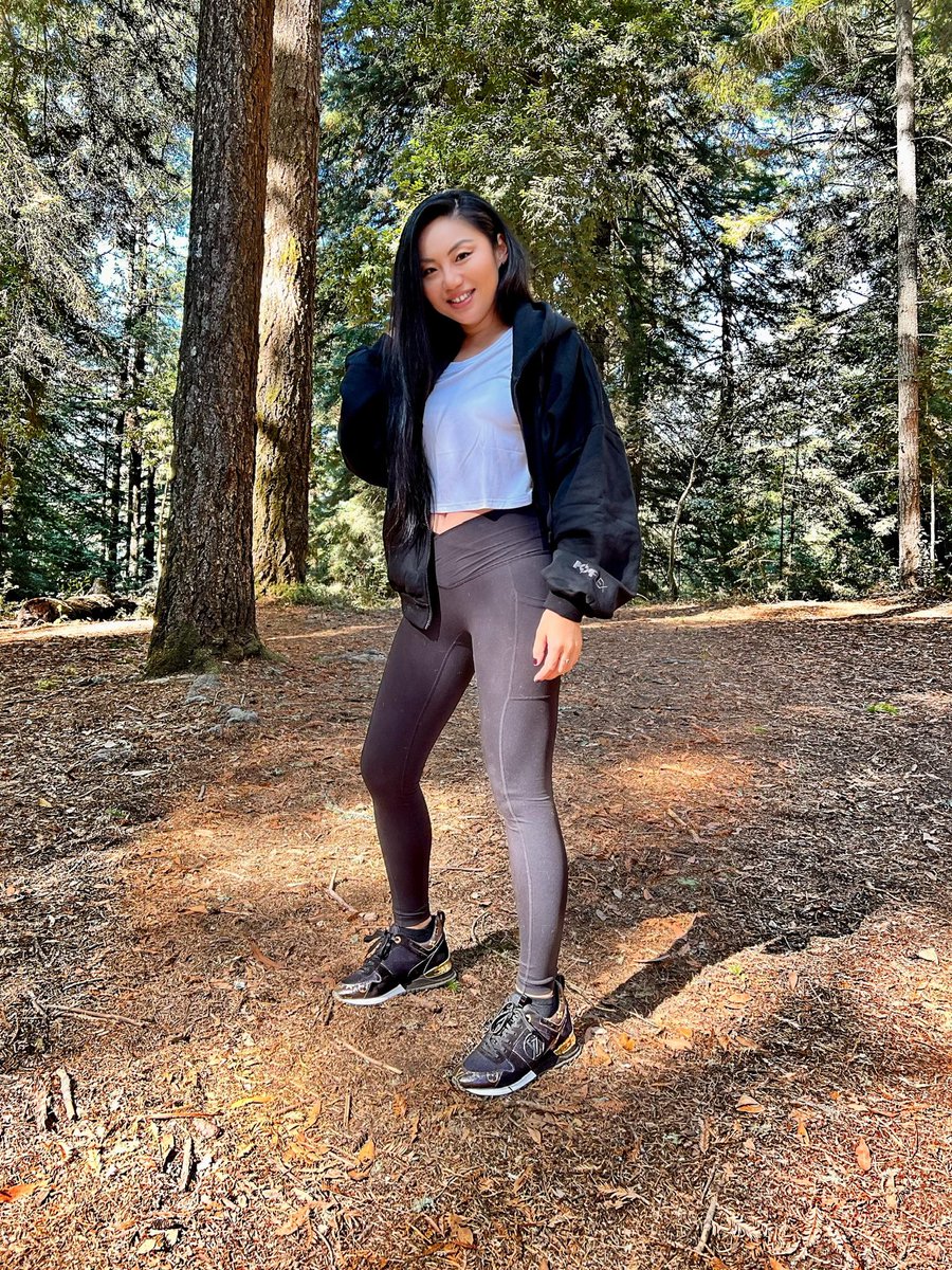 Tinaguo's tweet photo. #BasicsCollection has arrived! I love these staple pieces in amazing materials! ➡️ https://t.co/wxYLWqeX7K https://t.co/Rvv90VLgDf