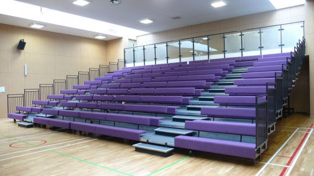 We installed a 10 tier Retractable Bench seating system at Buttershaw Business and Enterprise College in Bradford to accommodate over 200 students throughout its indoor sports facilities 🏀 bit.ly/3DpLUiu