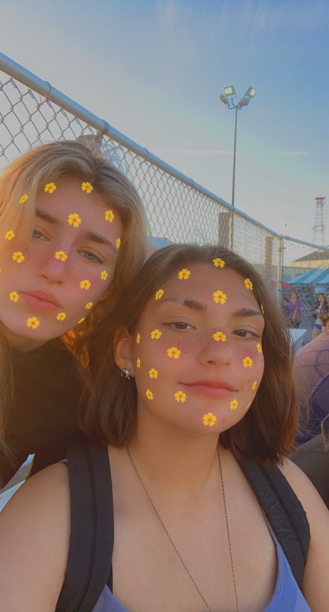juniperberries0's tweet photo. i went to the #HOTfair and it was pretty cool https://t.co/IkoMR1T186