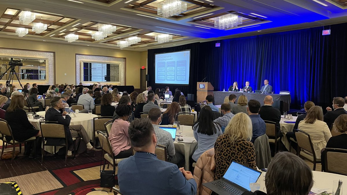 EJWalters's tweet photo. It’s a full room to hear @mlwilliams77 and the @ShearmanLaw talk about breaking down data silos to innovate more effectively. #ArkKM https://t.co/12I4gNRYph