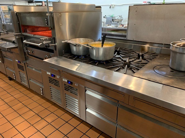 TriMarkUSA's tweet photo. Carmine’s Ybor has a beautiful new Montague cooking line up, complete w/ the Radiglo Steakhouse broiler w/ top sear plate. The TriMark installation team went to work removing the old cook line and installing the new in 1 day! #TriMark #Florida #Restaurant #Kitchen #KitchenDesign https://t.co/3ZsNutALQV
