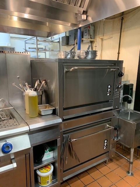 TriMarkUSA's tweet photo. Carmine’s Ybor has a beautiful new Montague cooking line up, complete w/ the Radiglo Steakhouse broiler w/ top sear plate. The TriMark installation team went to work removing the old cook line and installing the new in 1 day! #TriMark #Florida #Restaurant #Kitchen #KitchenDesign https://t.co/3ZsNutALQV