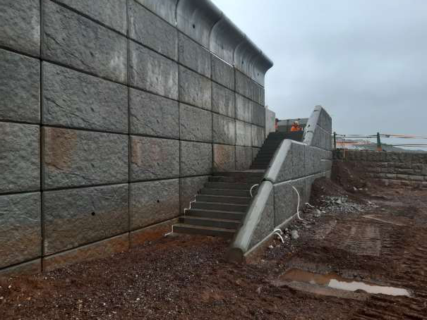 SouthWestRRP's tweet photo. 🏖 The lower set of steps to the beach near Coastguards breakwater have now been installed.

👷 At the top of the steps, work continues on the concrete pours as part of the creation of the new promenade. @BAMNuttall https://t.co/LcIAu7tIsE