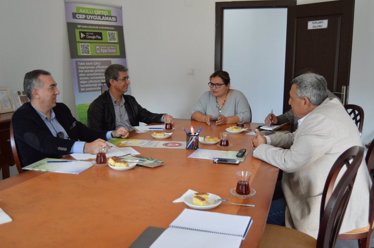 Akillikoy's tweet photo. Mehmet AÇIKGÖZ (GAP BKİ Başkanı), Doç.Dr. Nusret MUTLU (GAP BKİ Başkan Yardımcısı), Celal KAYA (GAP BKİ Ekonomik Kalkınma ve Girişimcilik Genel Koordinatörü) Hassas Ve Akıllı Tarım Teknolojileri Konusunda Vodafone Akıllı Köy’ ü ziyaret ettiler.
#gapbki #gapidaresi #hassastarım https://t.co/hB8cDYnB6i