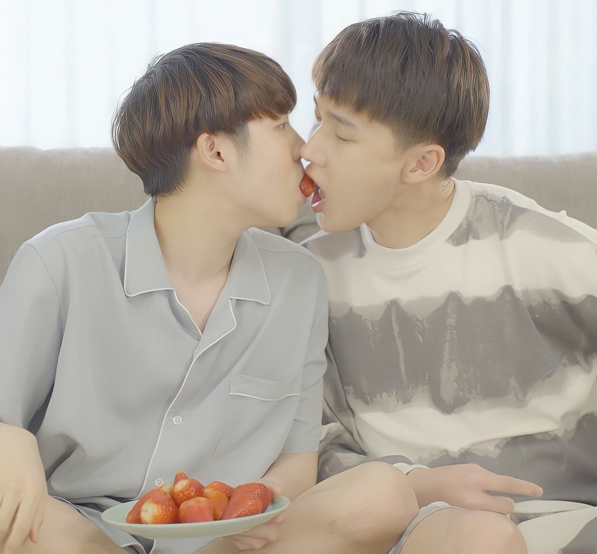 NotiBLOficial's tweet photo. 🚨PRÓXIMAMENTE🚨
Ya salió el TRÁILER para #Restarted_Series (#ขอรักอีกครั้งได้ไหม), próximo BL Tailandés.👇🏼
📽️:https://t.co/DTJXzPJszd
📃: El romance de tres parejas.
#BL https://t.co/it7TuVxcMy