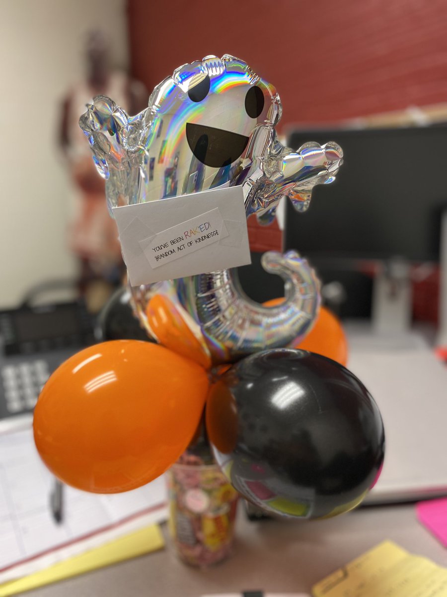 meagan_doornbos's tweet photo. Yesterday was #MakeSomeonesMonday @PalosSouth118 for #SafeSchoolsWeek. Let the RAK-ing begin ๐งก๐งก๐งก #PayItForward #CardinalKindness @sandyhook @NATIONALSAVE https://t.co/91KGCiy1JW