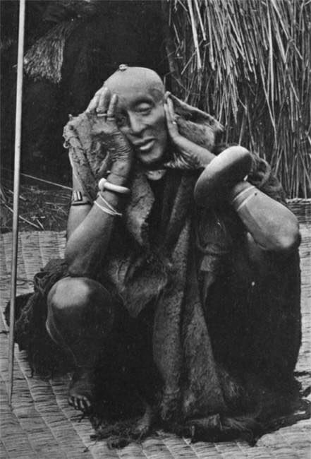 visit_burundi's tweet photo. The beauty of a country is summed up by its history. Burundi has a long known warriors starting with Mwwezi Gisabo the great warrior and his descendants.
Come visit the Gitega National Museum's collection which includes some royalty photography.
.
📍musée national de Gitega 
 . https://t.co/ixU406GX30