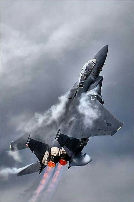 davidelite10's tweet photo. #F15E is the best looking modern aircraft in existence as well as the most capable. I'll die on this hill.

#StrikeEagle #F15 #multirole https://t.co/tgXX0Yv7v0