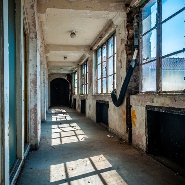 Sometimes you have the take a chance and walk into the unknown. #Chicago #urbex #abandoned #decay #urbexphotography #abandonedplaces #urbexplaces #lostplaces #urbanexploration #forgottenplaces #dilapidatedvisuals #gotrespassing