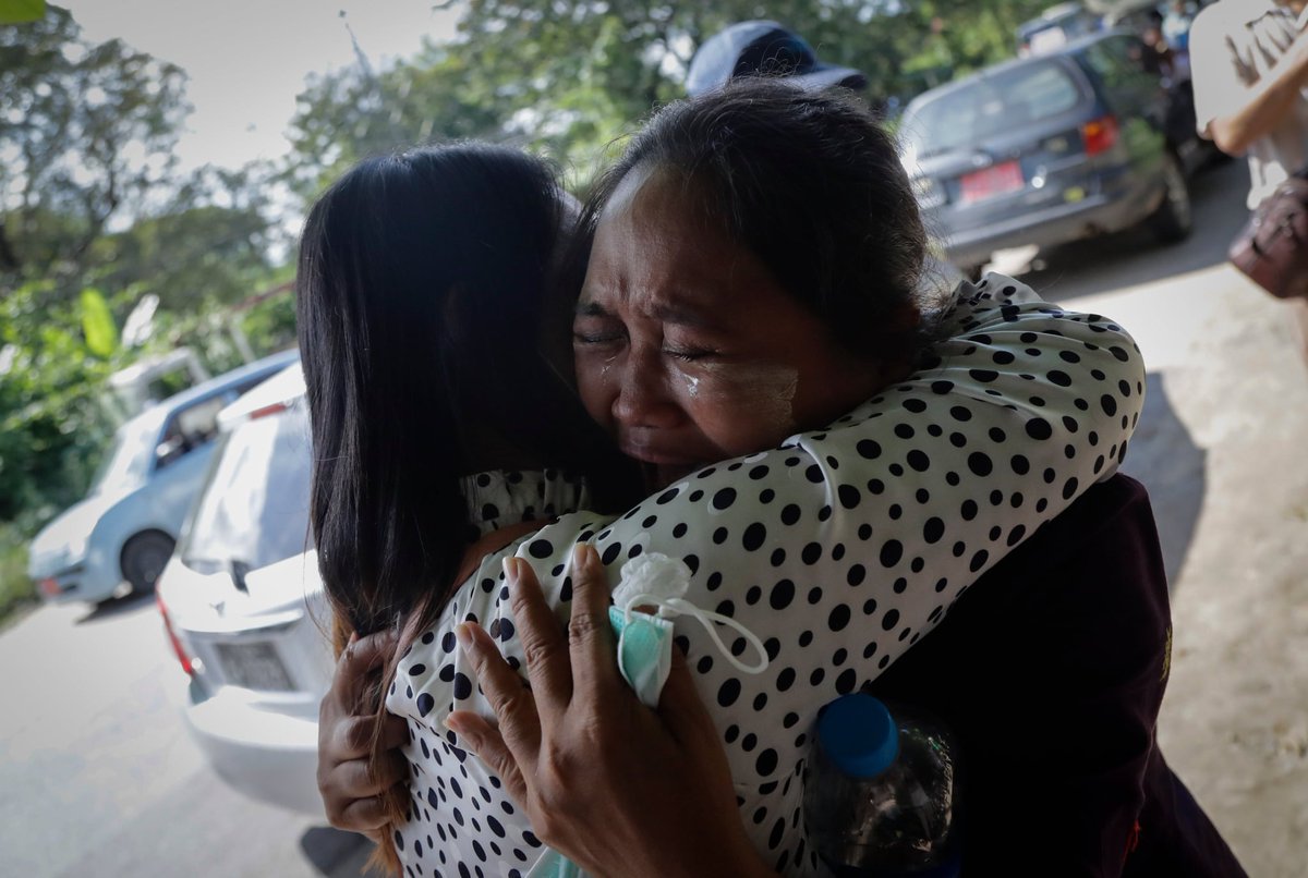 Myanmar_Now_Eng's tweet photo. Families with loved ones who have been released from Yangon's Insein Prison today (Oct 19), following Myanmar military junta's announcement yesterday pardoning more than 5,000 people. 

(Photos - EPA)

#WhatsHappeningInMyanmar https://t.co/Y6wyfWN4ZQ