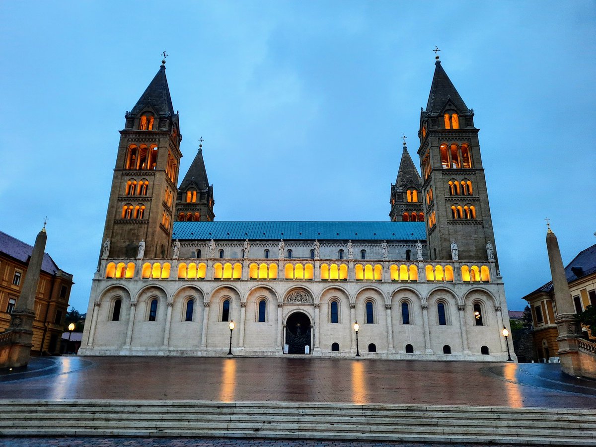 BudapestTrips's tweet photo. #Pécs's #chatedral is one of the oldest bisophry of Hungary. The neo-Romanesque appearance today is the result of the reconstruction carried out between 1882 and 1891, length of the church is 70 meters, with a width of 22 meters and height in the towers of up to 60 meters. https://t.co/n4LF8pXLnt