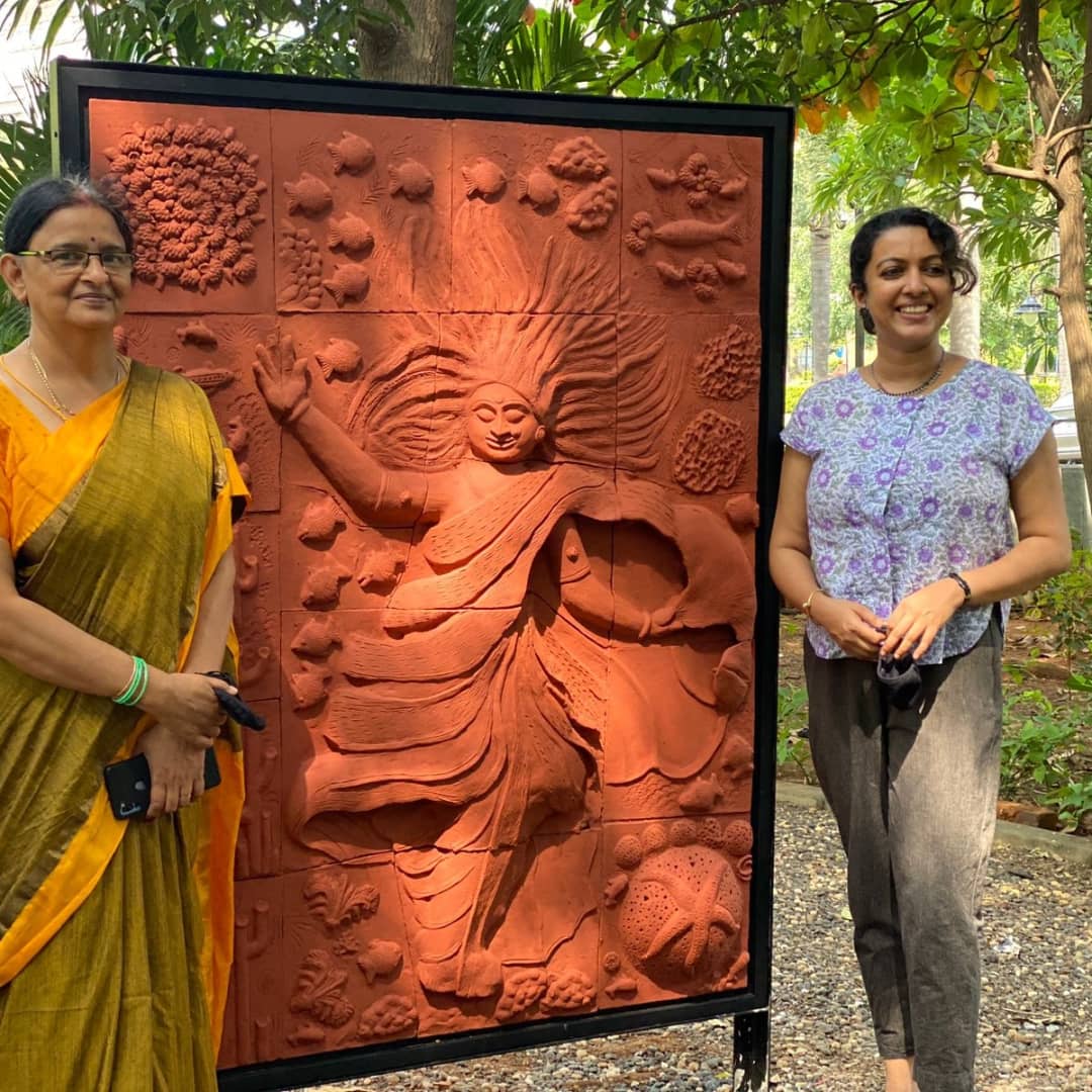 IndDocFdn's tweet photo. The CORAL WOMAN book has been released and what a launch event it was! We were especially wowed by the terracotta art installation at @CSMVSmumbai grounds. Kudos to @AvidLearning, @HarperCollinsIN and the whole team that has taken the film to this incredible level. Bravo! https://t.co/iBFxZyKQeX