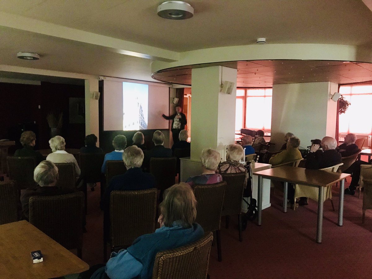 Nijlanstate's tweet photo. Vandaag tijdens onze wekelijkse activiteitenmiddag ontvangen wij Gabriël Vriens. Gabriël Vriens geeft een lezing over #Florence ‘de bakermat van de nieuwe #kunst #lezing #Serviceflat #Leeuwarden https://t.co/pKMfZTe3pB