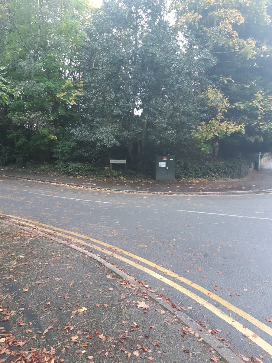 PburyAldEdgePol's tweet photo. No parking issues this afternoon during the school pickup on Ryleys Lane/Eaton Drive #roadsafety #afternoonpatrol #PCSOEdwards https://t.co/ceY43MdJh6