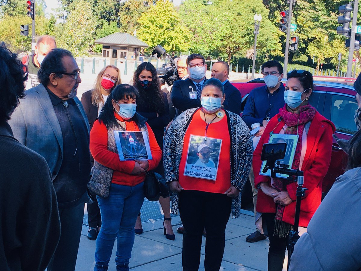 PaxChristiUSA's tweet photo. The Caravan of Mothers of Disappeared Migrants w/ @RepRaulGrijalva at the US Capitol
#UntilWeFindThem
#HastaEncontrarles
@MigrantRoots
@SistersofMercy
@MMMesoamericano
@PPEsperanza https://t.co/VUy83L1ioU