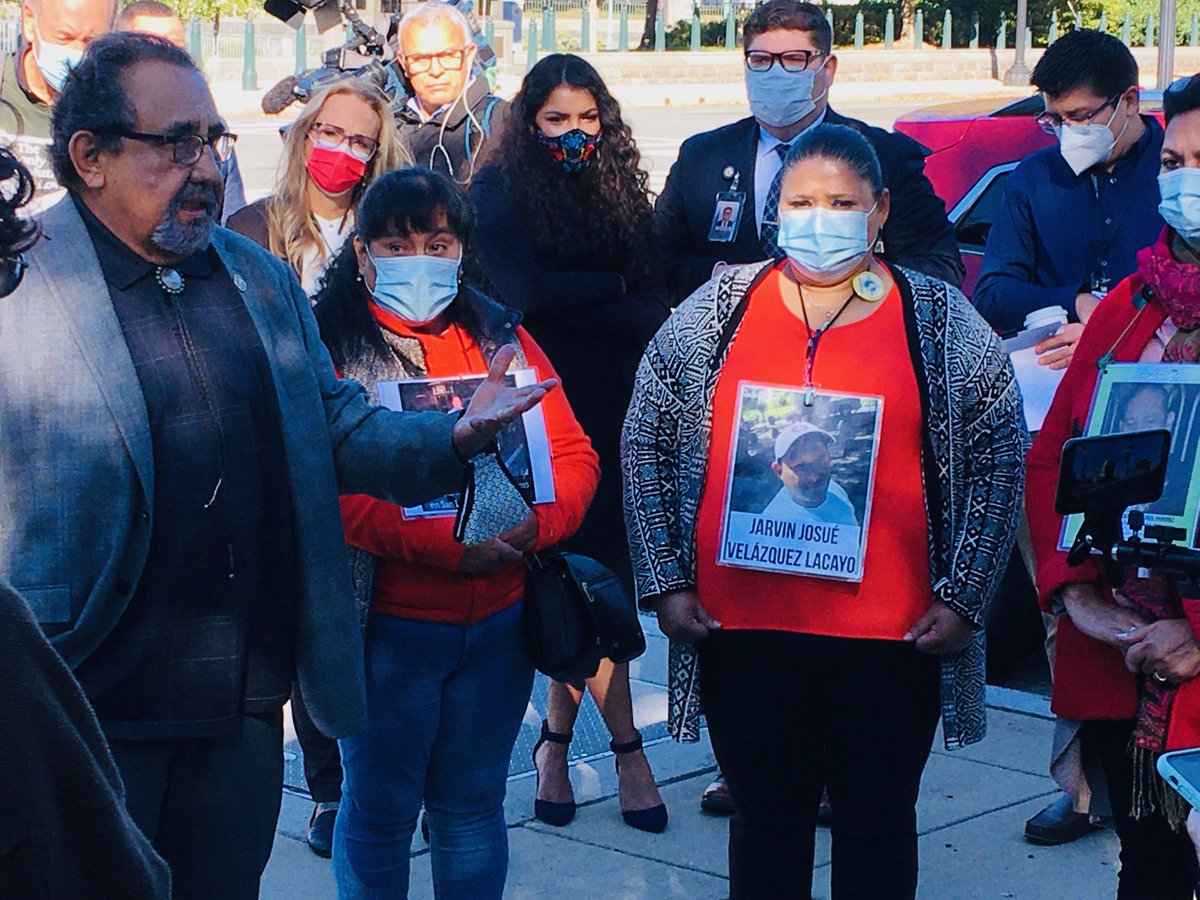 PaxChristiUSA's tweet photo. The Caravan of Mothers of Disappeared Migrants w/ @RepRaulGrijalva at the US Capitol
#UntilWeFindThem
#HastaEncontrarles
@MigrantRoots
@SistersofMercy
@MMMesoamericano
@PPEsperanza https://t.co/VUy83L1ioU