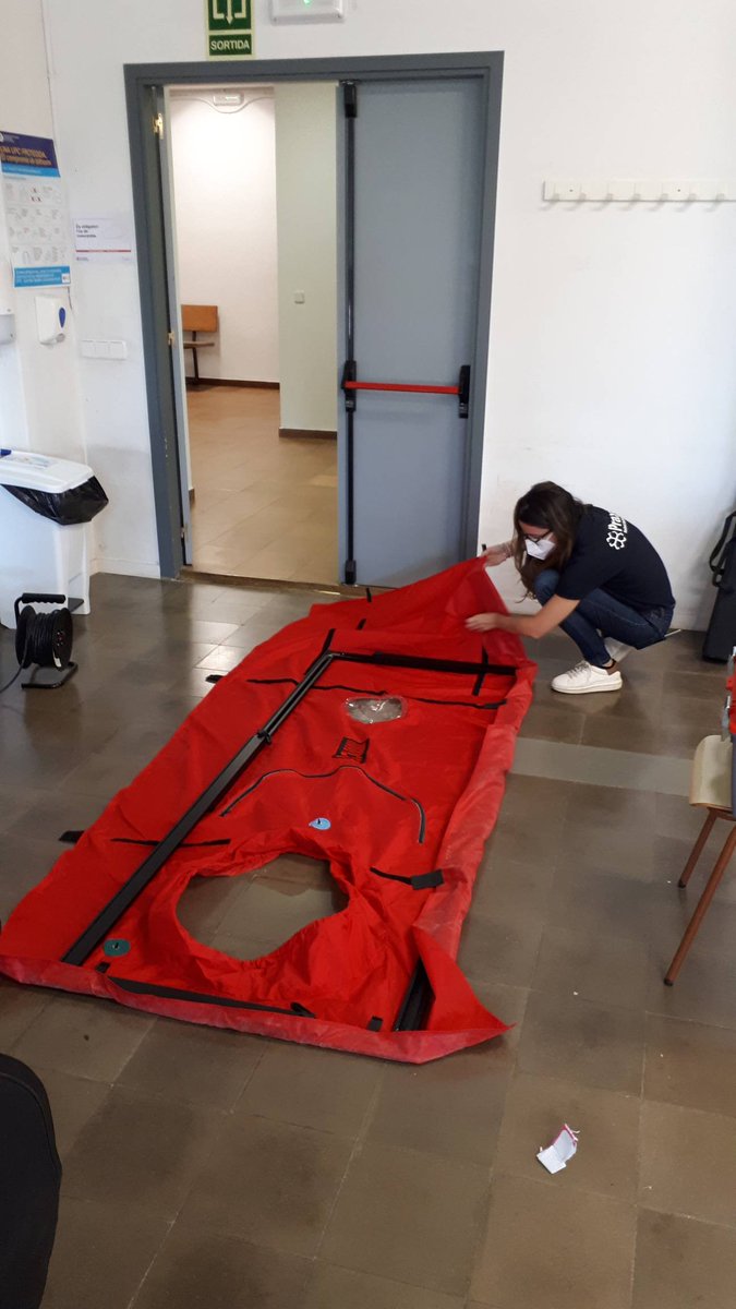 Praxis_rb's tweet photo. Montando puerta #BlowerDoor para el taller sobre hermeticidad y control de vapor,  en el #IVCongrésFustaConstructiva 

@gremifustamoble
@UPCedifica
@HouseHabitat
@begaclavero https://t.co/4xBlRlpAOJ