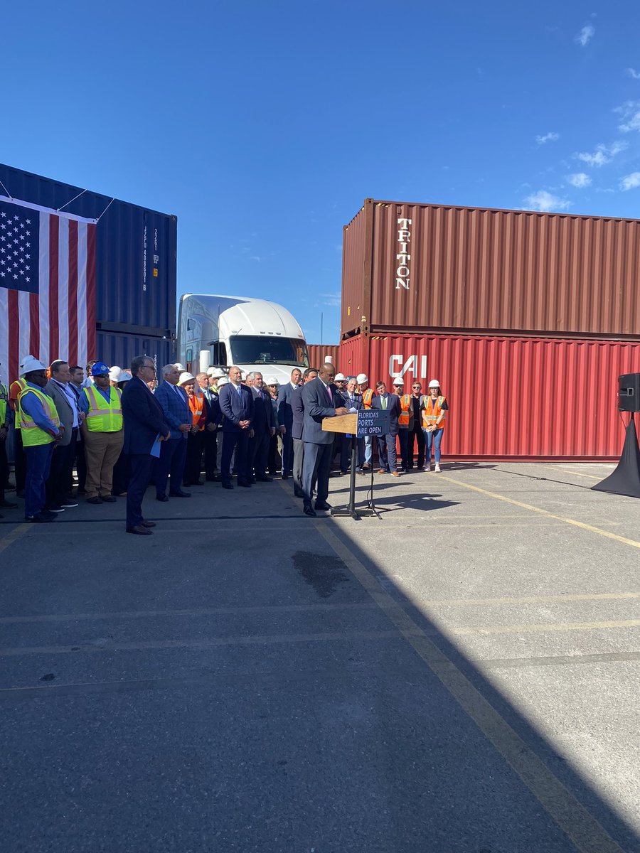 JAXPORT's tweet photo. @JAXPORT CEO Eric Green: More than 1.4 million containers moved through JAXPORT over the past year βββ a new port record.
Β
#keepcargomoving
#Xmarksthespot for #efficiency https://t.co/SPcqITFBl8