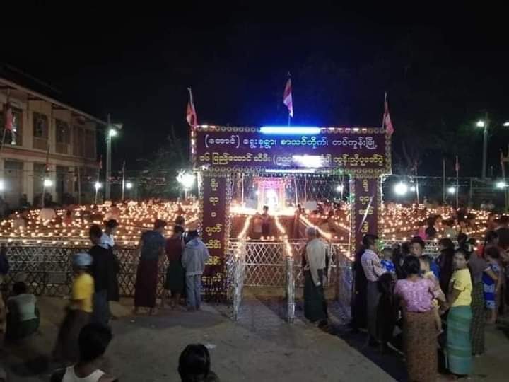နေပြည်တော် တပ်ကုန်းမြို့နယ်  
ရွေးစုကျေးရွာက
ဆီမီး ၉၀၀၀ ပူဇော်ပွဲနဲ့ ဝင်္ကပါ
သာသနာဆီမီးထိန်ထိန်ညီးပါပဲ
facebook.com/10000067112540…