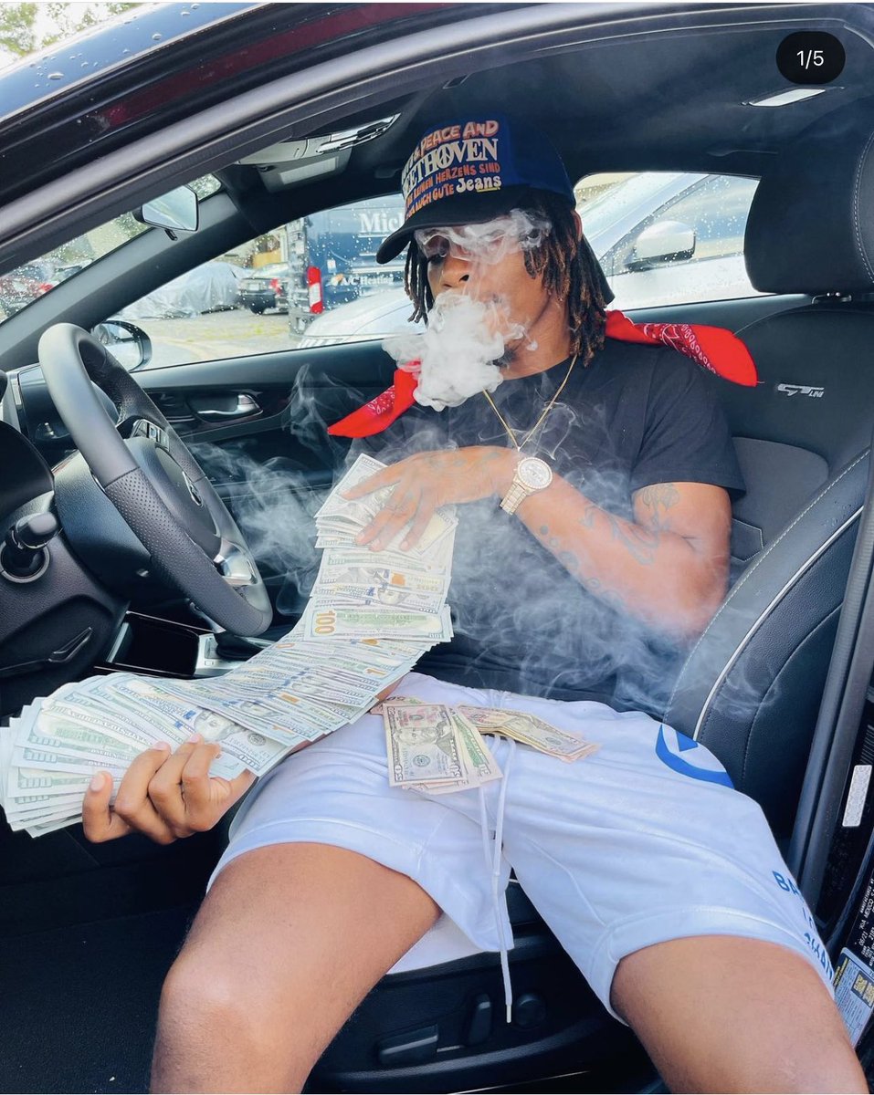Tahreq's tweet photo. 100s and them 50s got em separated 🤮🤮 https://t.co/6H8BaO0sR0
