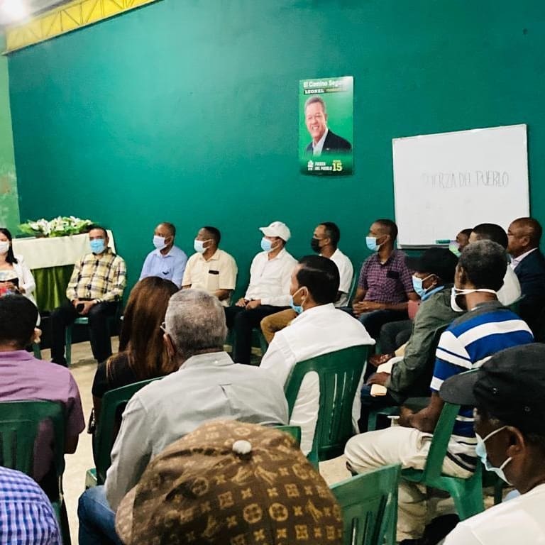 VillalonaAlejan's tweet photo. Asamblea provincial en #sanpedrodemacoris #FuerzaDelPueblo #LaFuerzaDelPueblo #fuerzaDeportiva #FPComunica #RumboAlMillon #felipepayano https://t.co/vfBVoHg79y