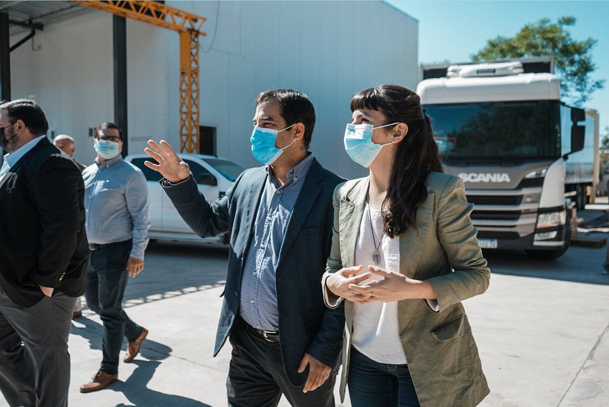 analiarach's tweet photo. Hoy es un día muy cálido porque junto a Fabián inauguramos la planta industrial #Insuga.

Aquí se produce cebo, comestibles de grasa bovina y alimentos balanceados generando 80 puestos de trabajo. https://t.co/gzGqmD1Y22