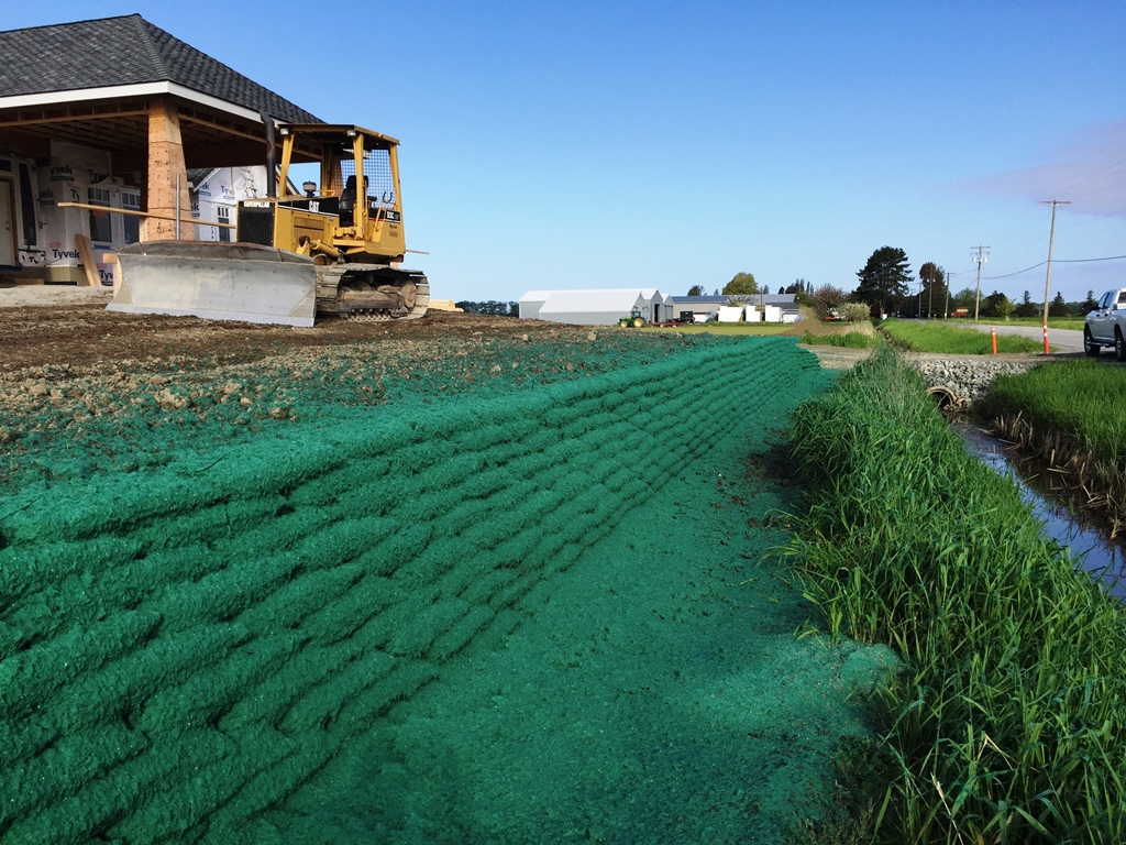 FlexMSE's tweet photo. There's nothing quite like a freshly hydroseeded #FlexMSE wall! This is likely the last time this will look like anything other than a natural feature. #Hydroseed, live planted, brush layered, there are so many ways to make Flex MSE look amazing. Where else can you see Flex MSE? https://t.co/JA2kPwnEmp