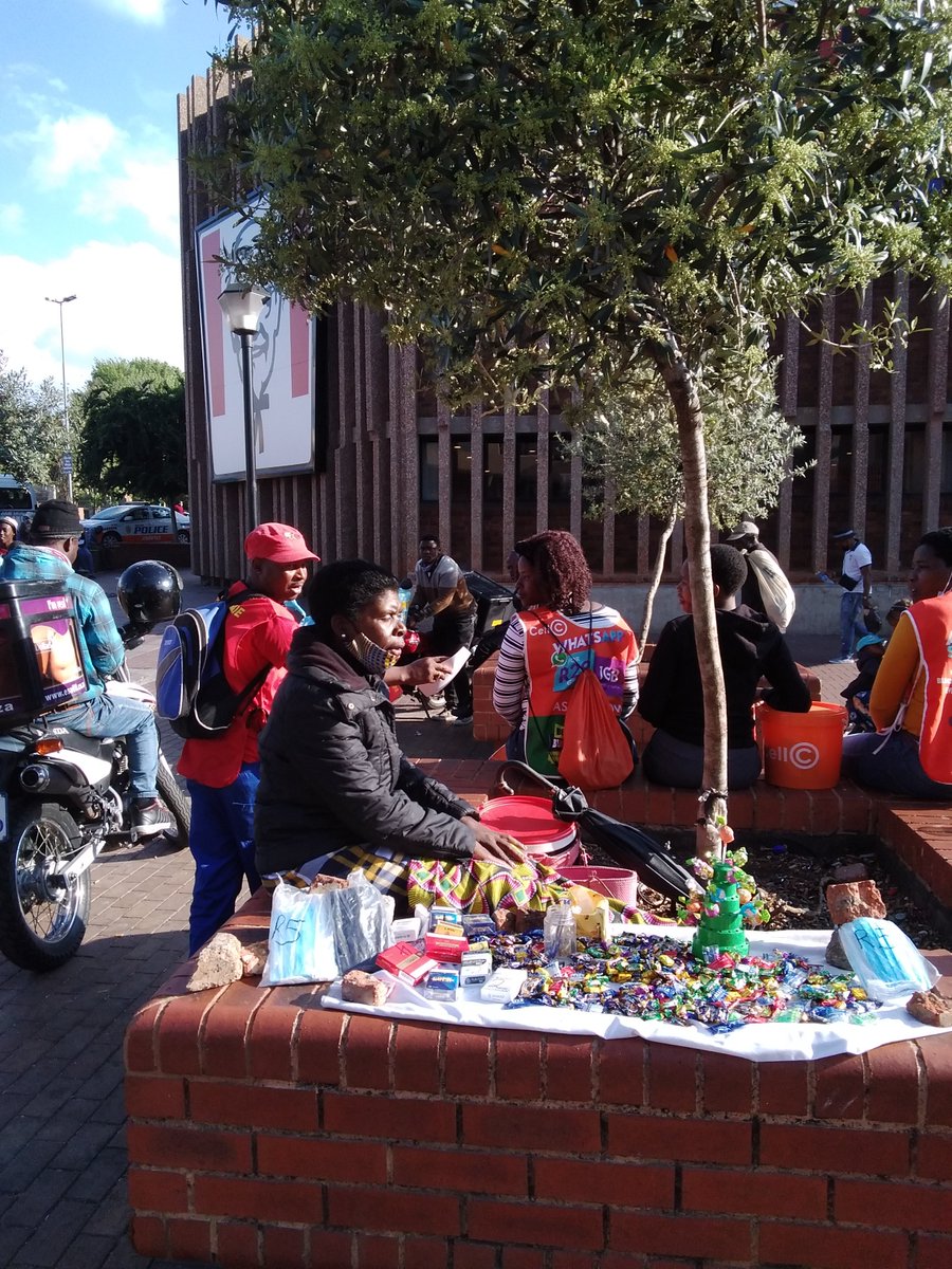shaun_dlanjwa's tweet photo. #Ditlogile Winnie Mandela Brigade of Sub Region B are here @ Randburg CBD, ward 102 doing 500 registered voters,pamphleetering inviting voters to attend EFF Tshela Thupa Rally,29 Oct 2021.We r d undisputed heavyweight champion of mobilization #FillUpKatlehong #VoteEFFOn1November https://t.co/r2BuBB4j5C