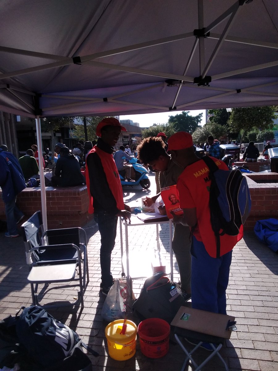 shaun_dlanjwa's tweet photo. #Ditlogile Winnie Mandela Brigade of Sub Region B are here @ Randburg CBD, ward 102 doing 500 registered voters,pamphleetering inviting voters to attend EFF Tshela Thupa Rally,29 Oct 2021.We r d undisputed heavyweight champion of mobilization #FillUpKatlehong #VoteEFFOn1November https://t.co/r2BuBB4j5C