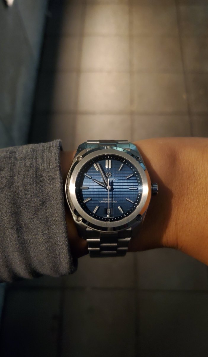 Formex Essence フォーメックス エッセンス 39mm青文字盤オーナーの まさつさん にインタビュー