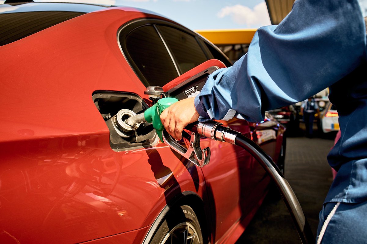 topgearmagsa's tweet photo. 📍Halway Point. 

We’ve made it to our halfway point for a quick fill-up and leg stretch. Impeccable service at @SasolSA forecourt’s 👌🏼

#SpeedWeek2021 powered by Sasol Turbofuels Plus. 

#TopGearSAspeedweek
#TGSAspeedweek 
#FueledBySASOL 

#speedweek
#thisisglugglug https://t.co/49zNvHjoqx