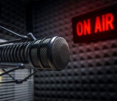 Il pourrait bien se faire qu'on émette en FM📻. 
Une nouvelle #radio non seulement pour les #étudiants mais aussi pour tous les habitants de #Goma et de ses environs !

Soit prêt 😊