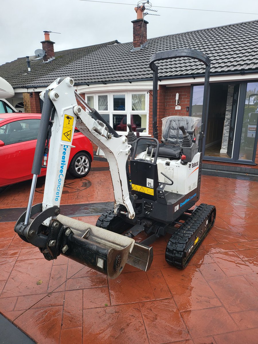 concretecreativ's tweet photo. Bobcat micro digger for sale, brilliant machine only 448hrs from new, 2018 £13,000+VAT PLEASE RT https://t.co/Qu4JJOKEh9