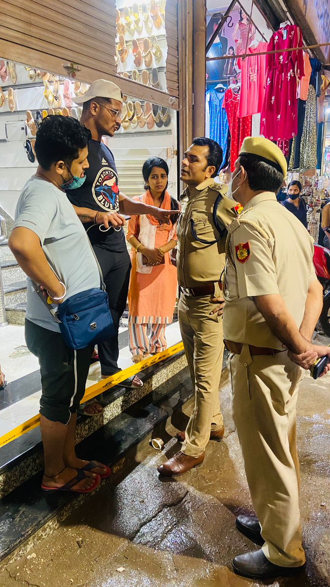 DCP/Dwarka, Delhi (@dcpdwarka) on Twitter photo "आपके ग़म में आपका साथी हूँ,
आपकी मुसीबत में आपका रक्षक हूँ,
सड़को पर कानून का #वर्चस्व स्थापित करना,
मेरी ज़िम्मेदारी है...
मैं कोई और नही, मैं #ख़ाकी👮 हूँ"|
<a href="/HMOIndia/">गृहमंत्री कार्यालय, HMO India</a> <a href="/ANI/">ANI</a> <a href="/PTI/">PTI</a> <a href="/CPDelhi/">CP Delhi #DilKiPolice</a> <a href="/LtGovDelhi/">LG Delhi</a> "आपके ग़म में आपका साथी हूँ,
आपकी मुसीबत में आपका रक्षक हूँ,
सड़को पर कानून का #वर्चस्व स्थापित करना,
मेरी ज़िम्मेदारी है...
मैं कोई और नही, मैं #ख़ाकी👮 हूँ"|
<a href="/HMOIndia/">गृहमंत्री कार्यालय, HMO India</a> <a href="/ANI/">ANI</a> <a href="/PTI/">PTI</a> <a href="/CPDelhi/">CP Delhi #DilKiPolice</a> <a href="/LtGovDelhi/">LG Delhi</a>